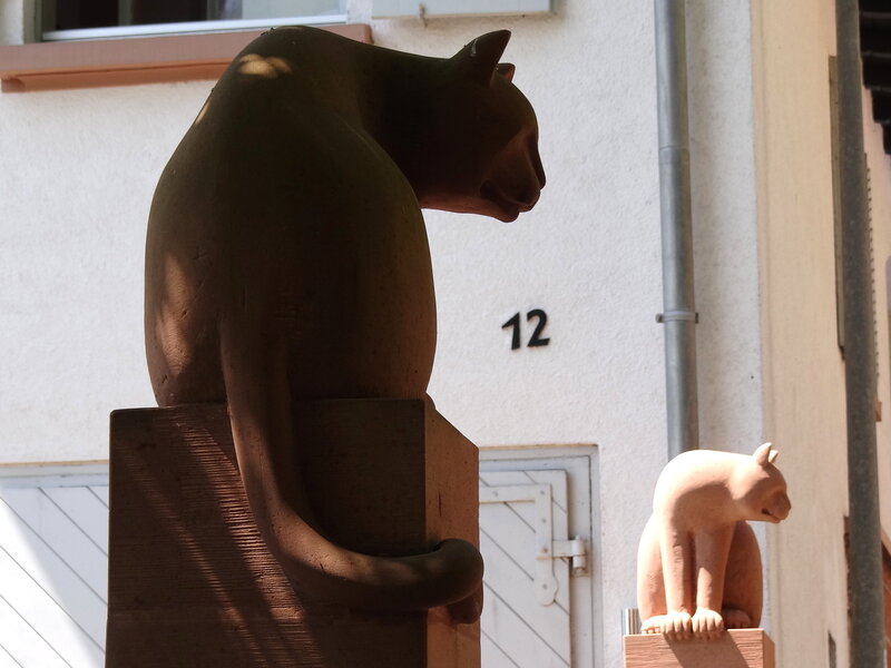 Cat-Sculptures-at-Gateway-Marburg-Germany