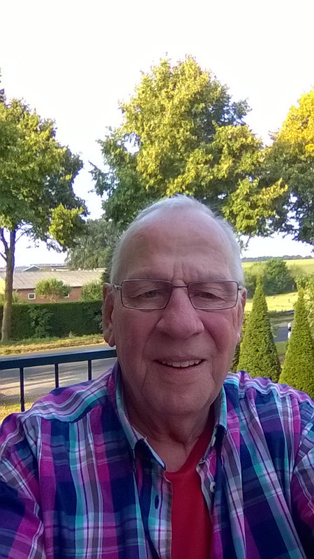 WP_20160826_18_05_36_Selfie