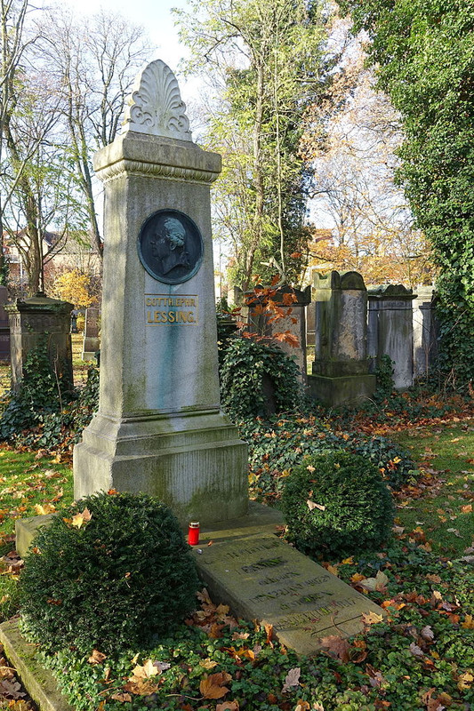 Gotthold-Ephraim-Lessing-grave-Dom-und-Magnifriedhof-Braunschweig-Germany-DSC04244