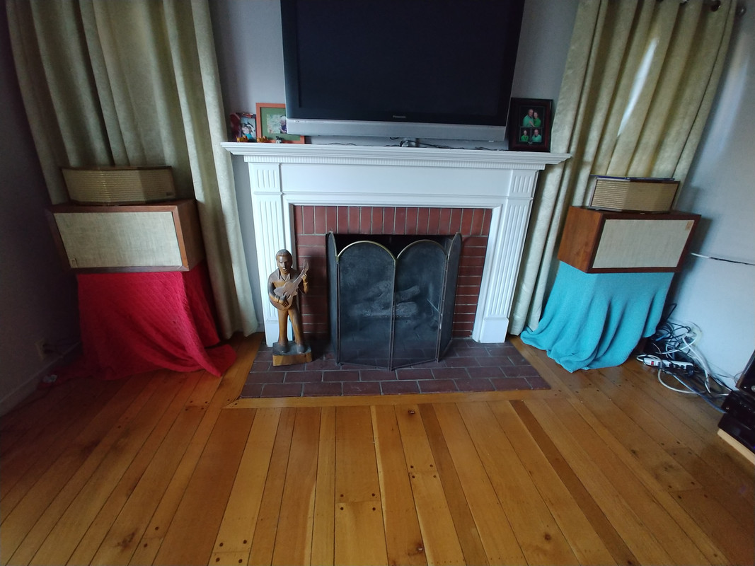 Anyone actually put big AR's sideways in a bookshelf? pics? Acoustic