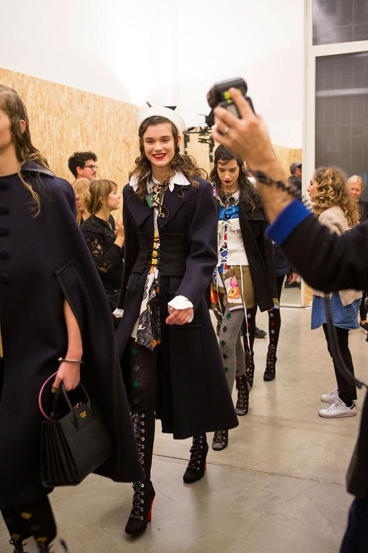 022516prada-backstage-autumn-fall-winter-2016-mf