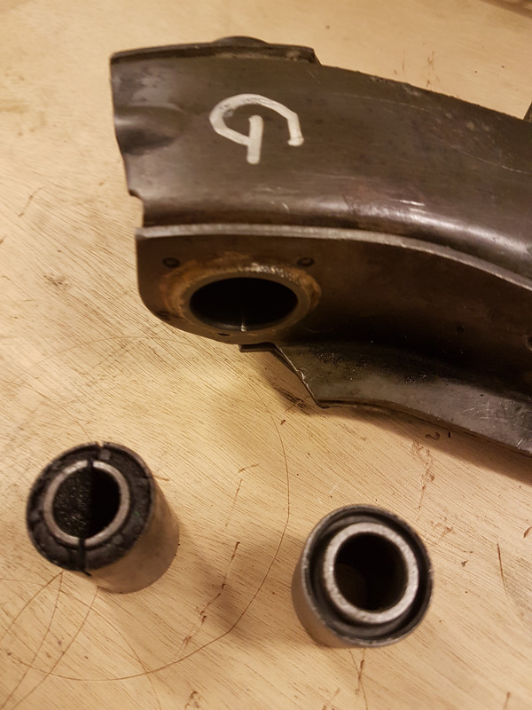 Bras inférieur Silent bloc (1)