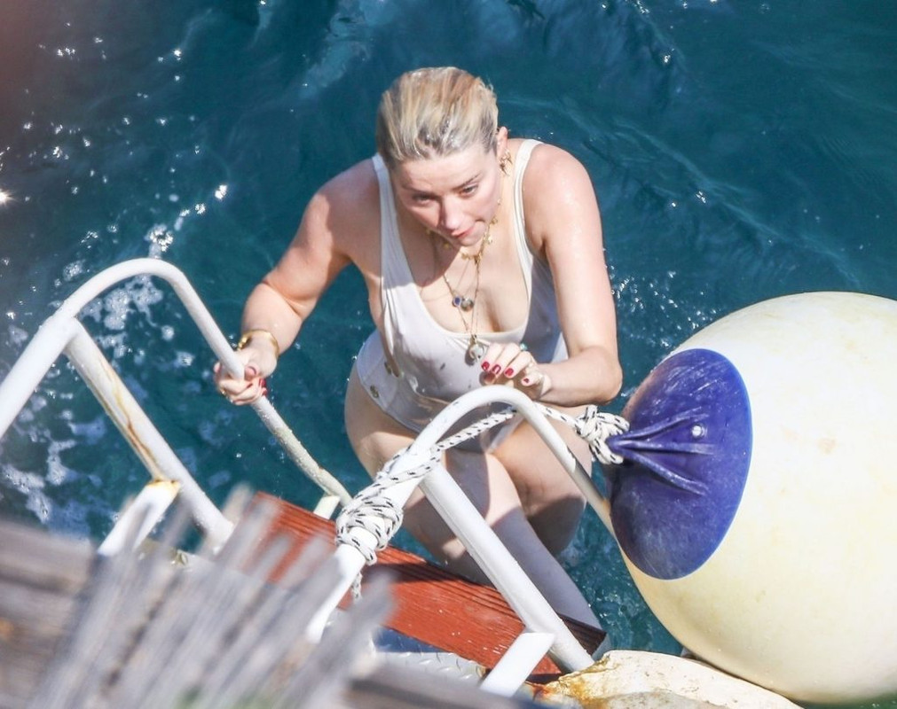 Amber-Heard-CelebsView.Com-1024x1432 (24)