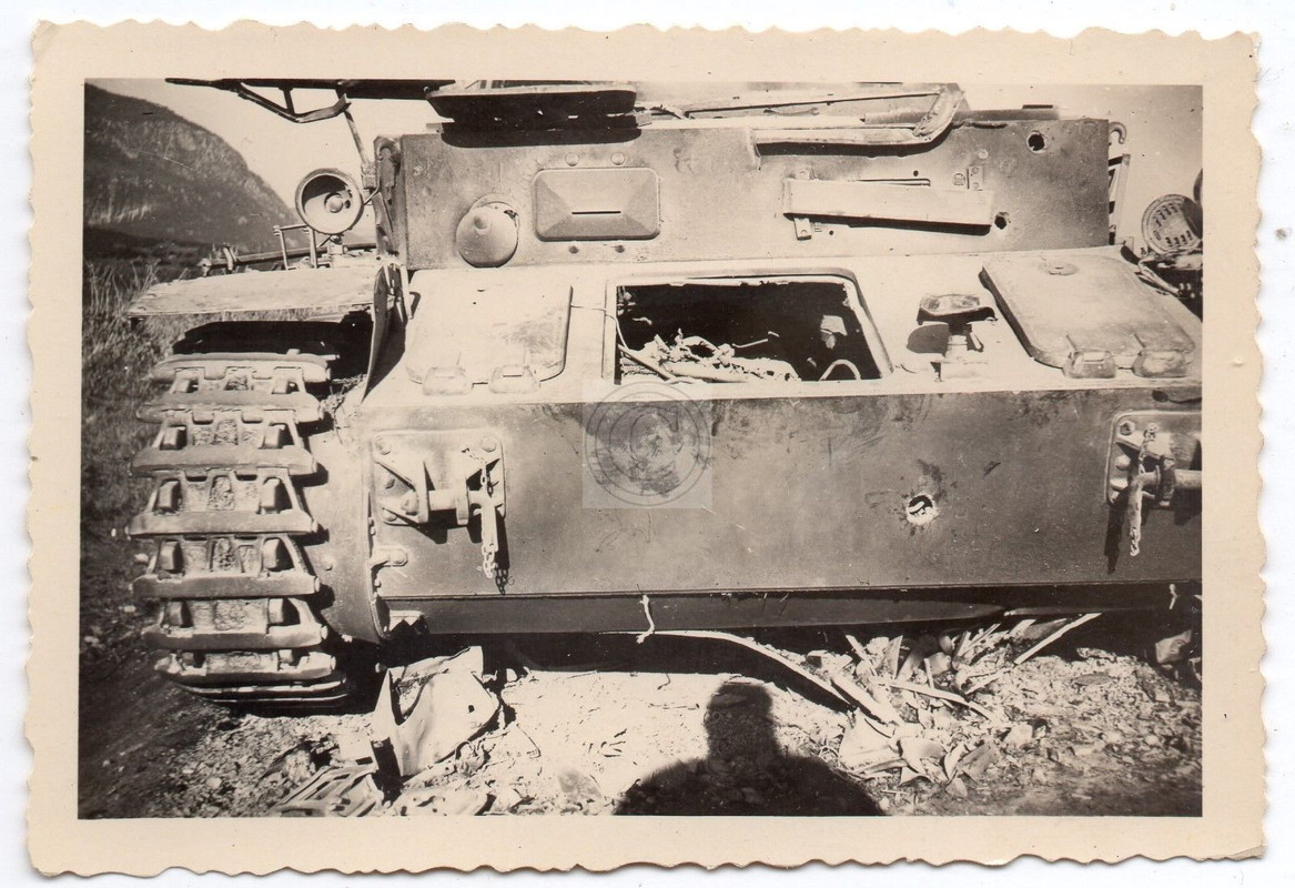 Panzer Tank nach Beschuß Nahaufnahme Details