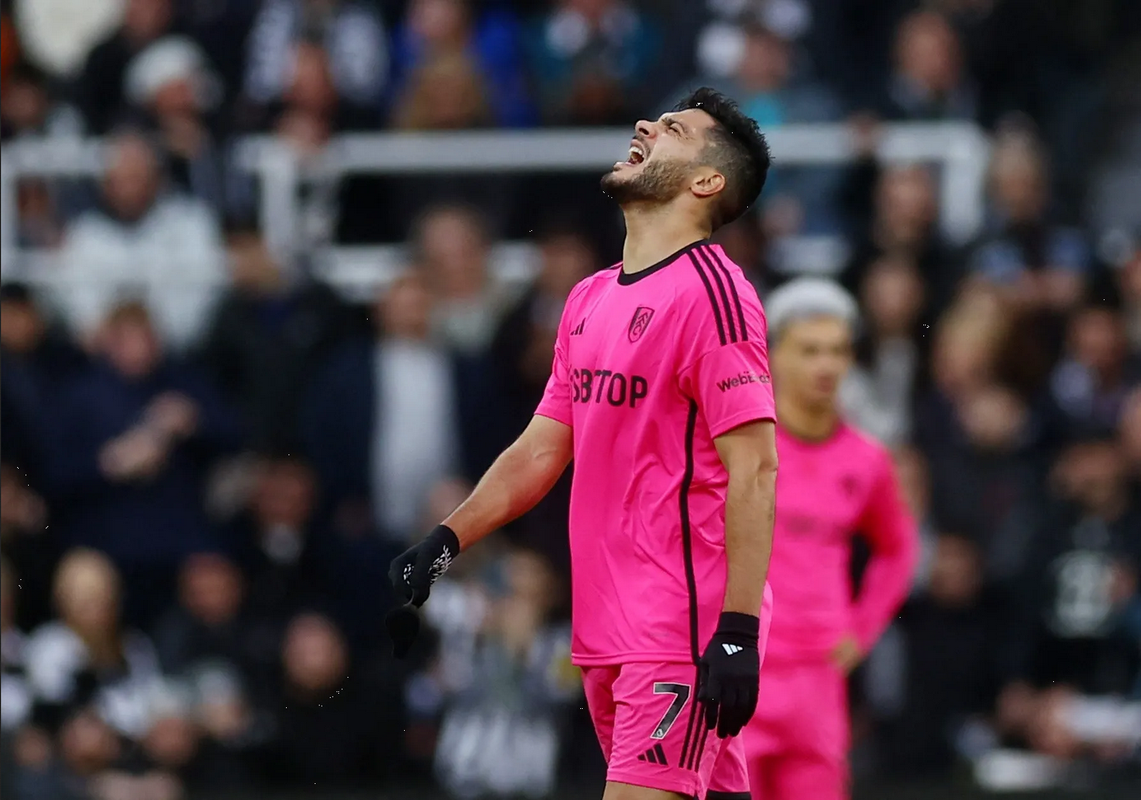 ¿Cuál fue el castigo de Raúl Jiménez por su expulsión vs Newcastle United?