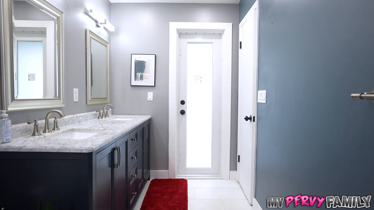 Skyler Storm - Can You Help Me Squirt - MYPERVYFAMILY.mp4.0001