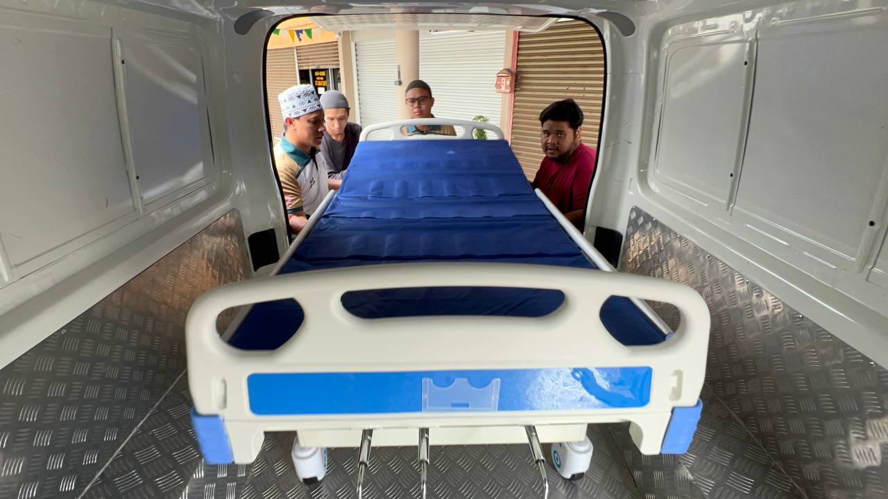 Penyerahan Katil Hospital 1