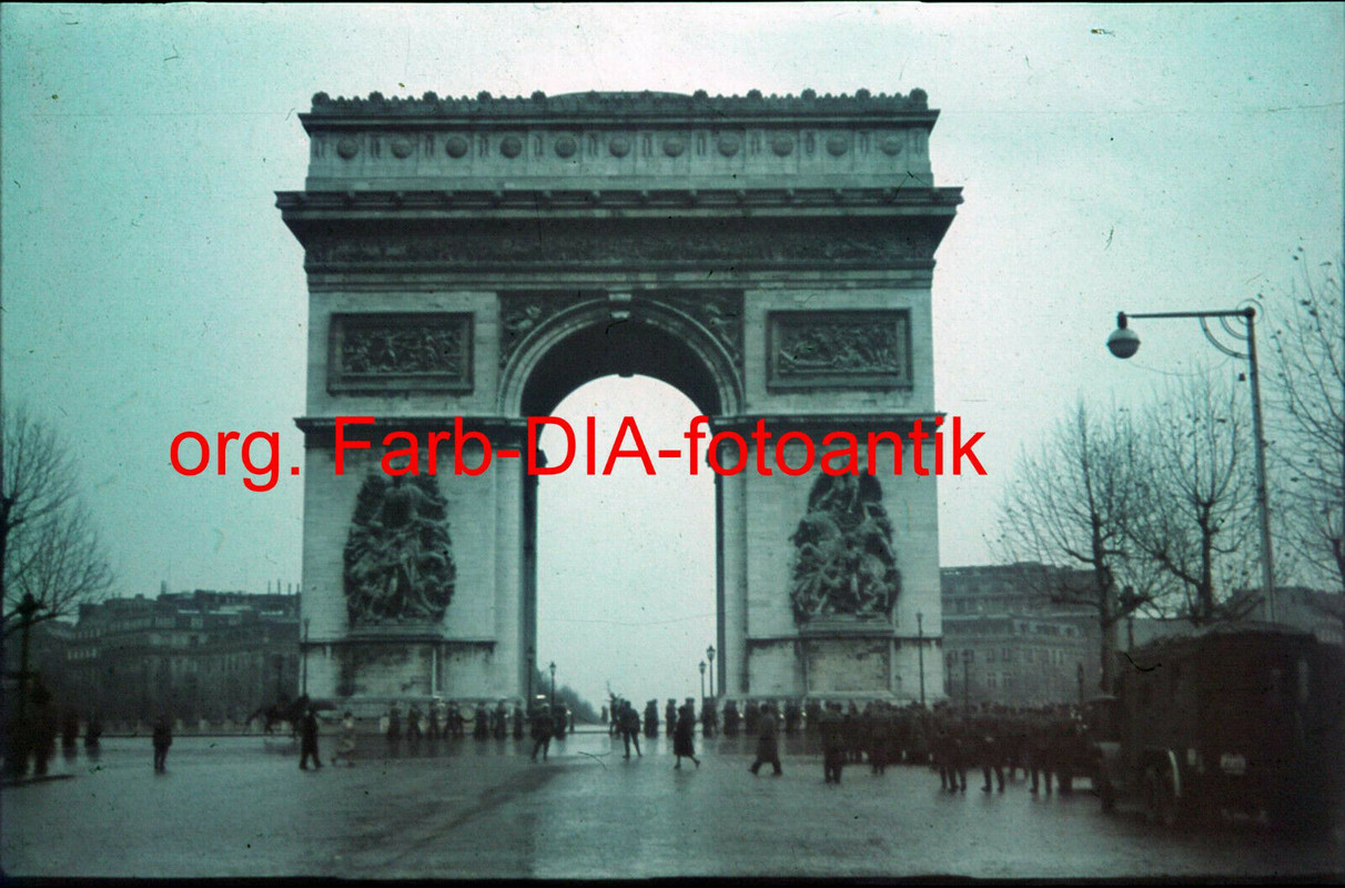 Foto 2WK org. Farb DIA Frankreich Paris Arc de Triomphe de l'Étoile Soldaten