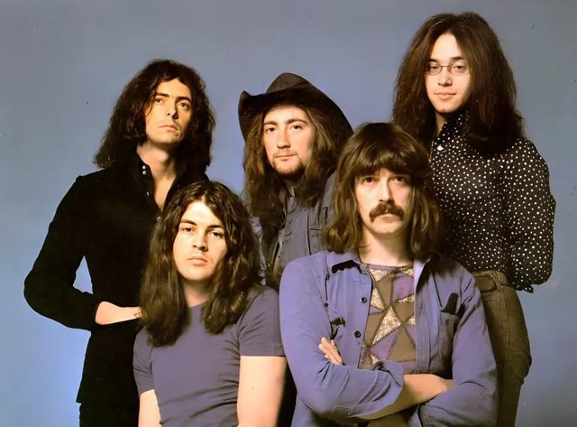 [Bild: Deep-Purple-Powerhouse-1977-e1693839102566.jpg]