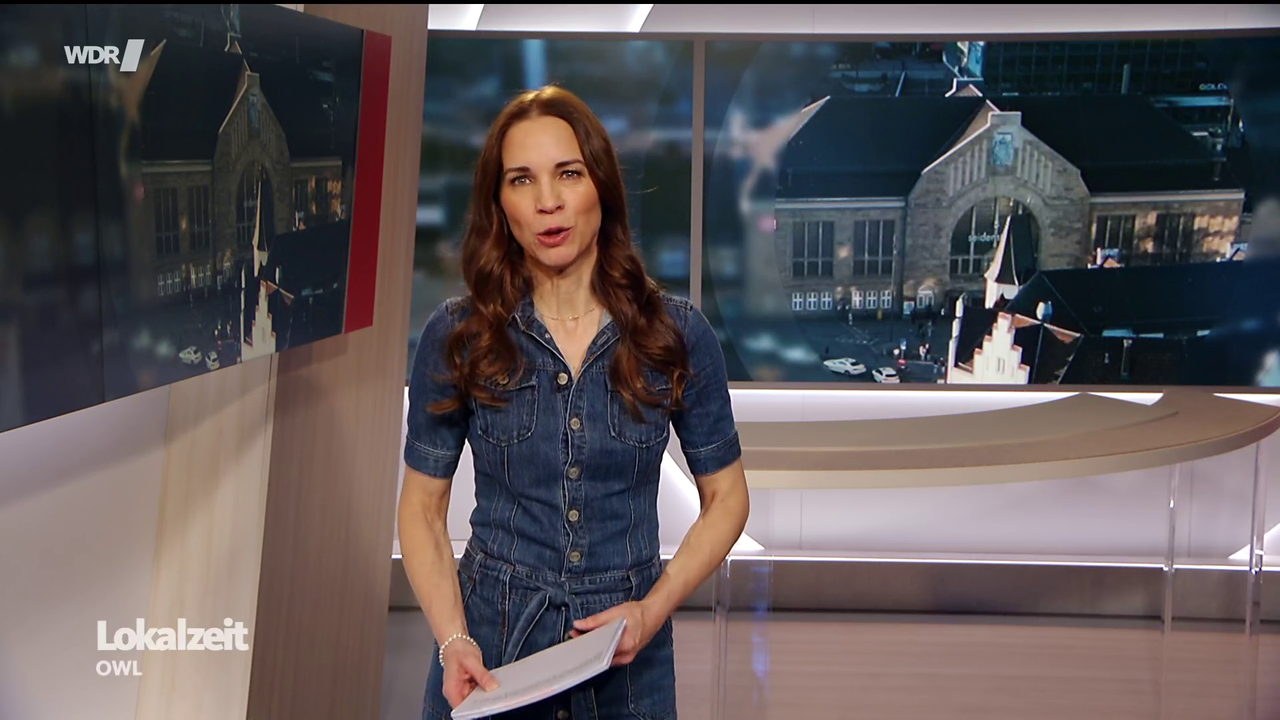 Kristina Sterz WDR Lokalzeit OWL 24 04 2026 90X Caps 73