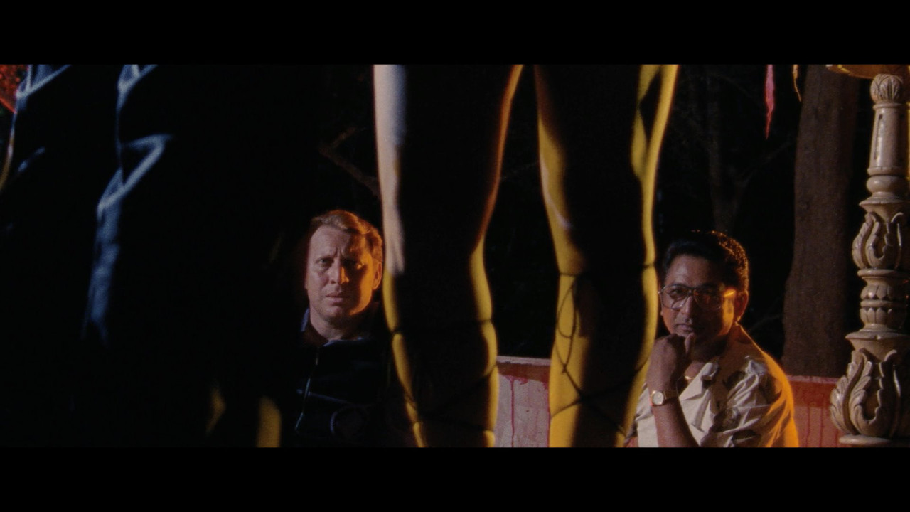 Miss.Lovely.2012.1080p.NF.mkv_snapshot_03.19_[2021.07.14_11.02.40]