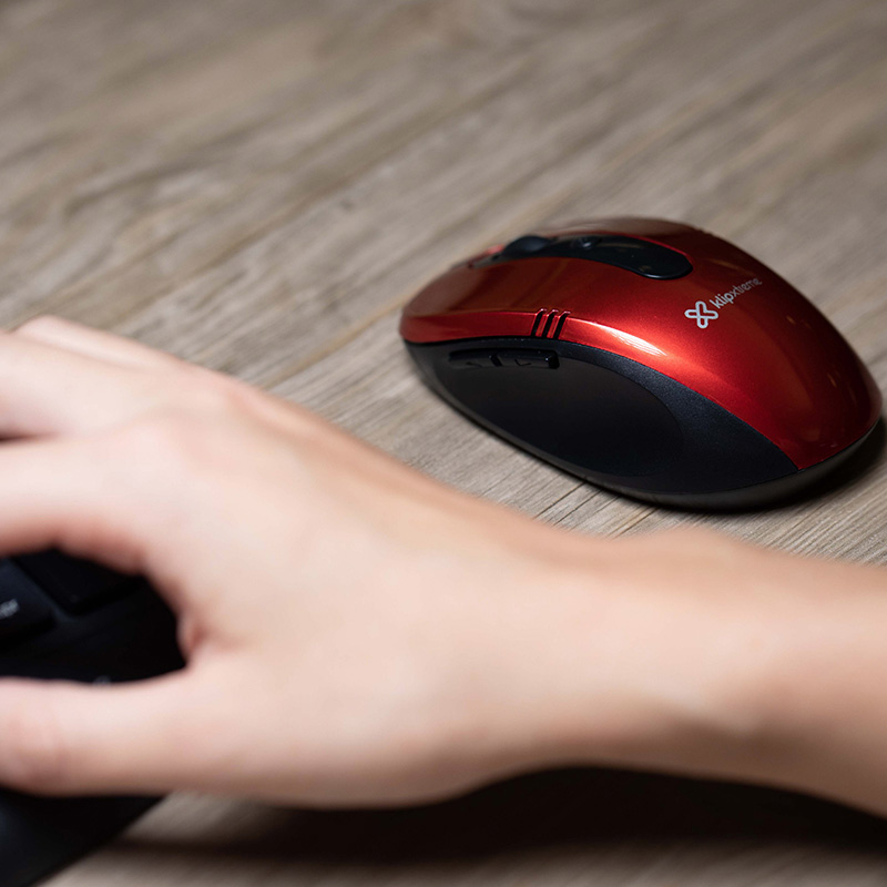 Mouse inalámbrico KlipXtreme Vector en color azul, perfecto para llevar con una laptop.