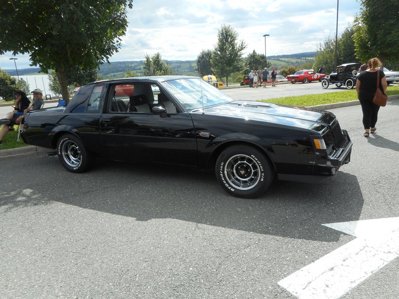 Expo D'auto V8 Antique de Ste-Marie - 6 août 2023 V8-23-124