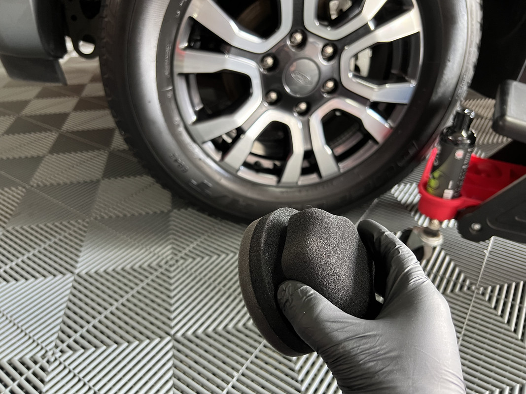Tire Cleaners and Dressings: A lesson on the best dressing applicator 