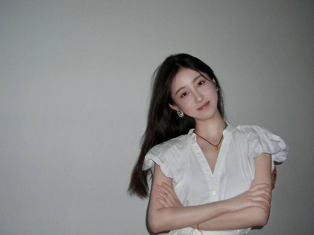 X2浙江农林大学林业生物学院大三学姐吴凡玲与男友doi视频网盘资源遭破解流出，多段视频露脸完美实锤，美中不足的是没有内射时候没有拍下来，这妹子应该是四月份颜值最高的一个反差母狗了，属实不多见，兄弟们且