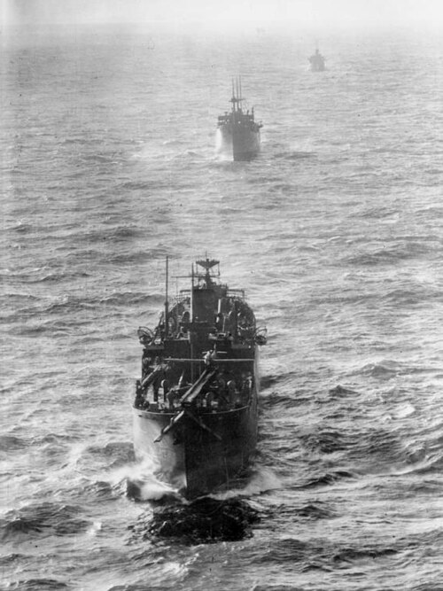 CAM Ship Empire Spray encabeza una columna de transportes, el 22 de octubre de 1941 CAM Ship Empire Spray encabeza una columna de transportes, el 22 de octubre de 1941