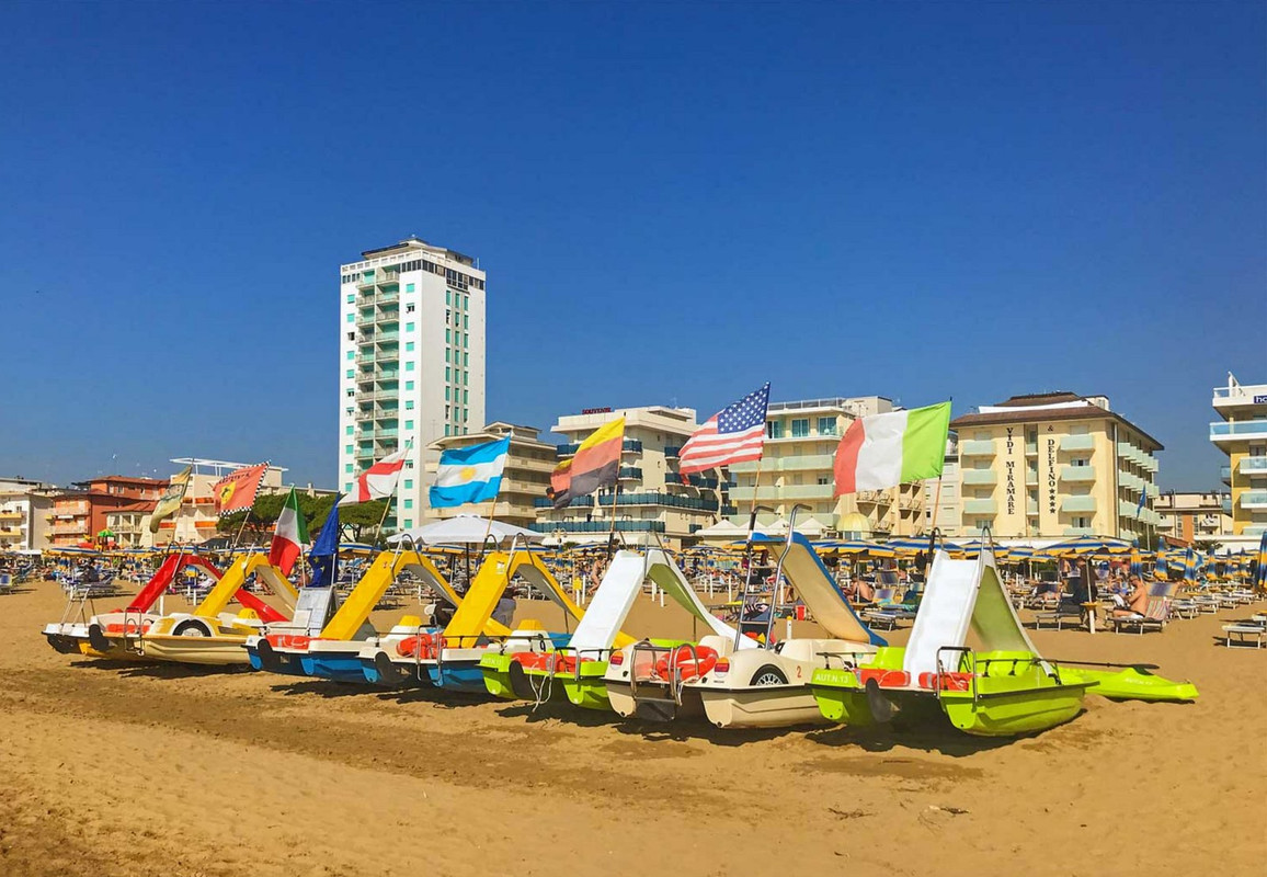multi-sand-boats.jpg