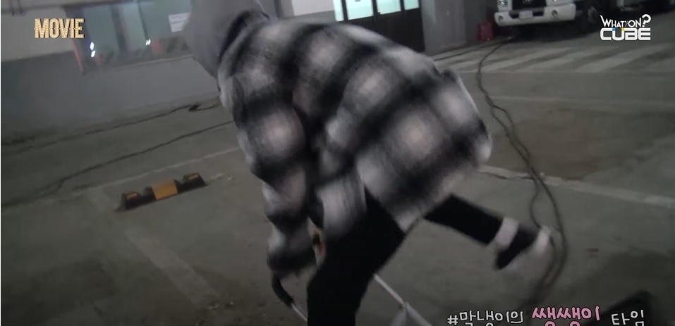 Sungjae rides a cart