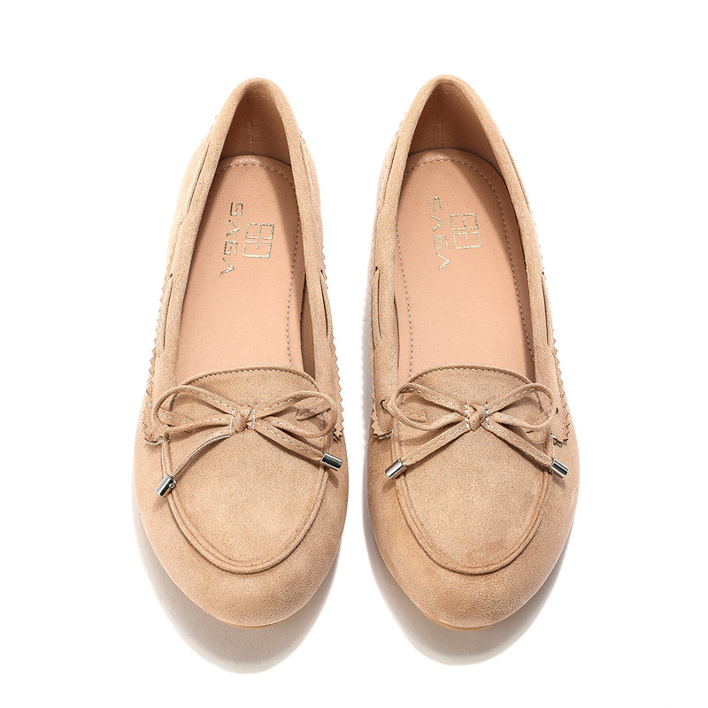 Classic and practical woven moccasin shoes, beige color