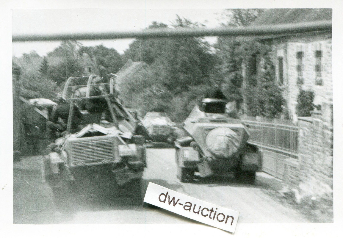 Frankreich , Panzerspähwagen in Ortschaft