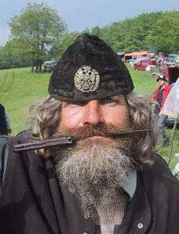 [Слика: Cetnik-sa-kamom-u-ustima.jpg]