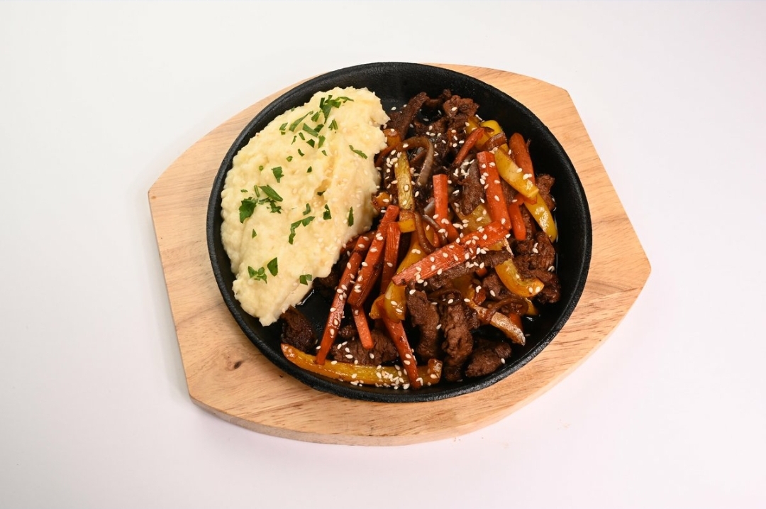 Говядина с овощами (350г)