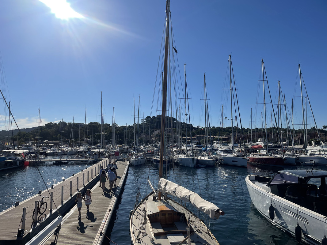 8970965A-3437-44F6-8737-DE634EE4FD14