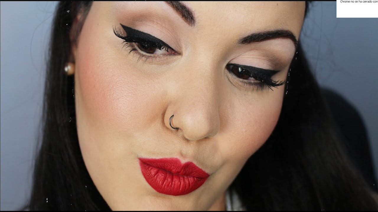 Crea un total look espectacular con este delineado pin up