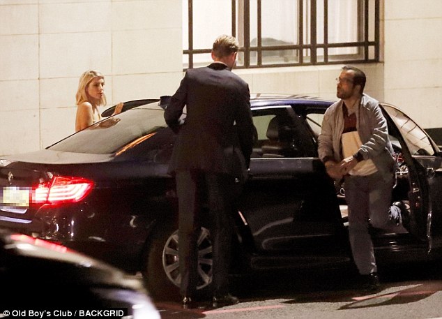 5036195B00000578-6171581-image-a-21_1537029796318