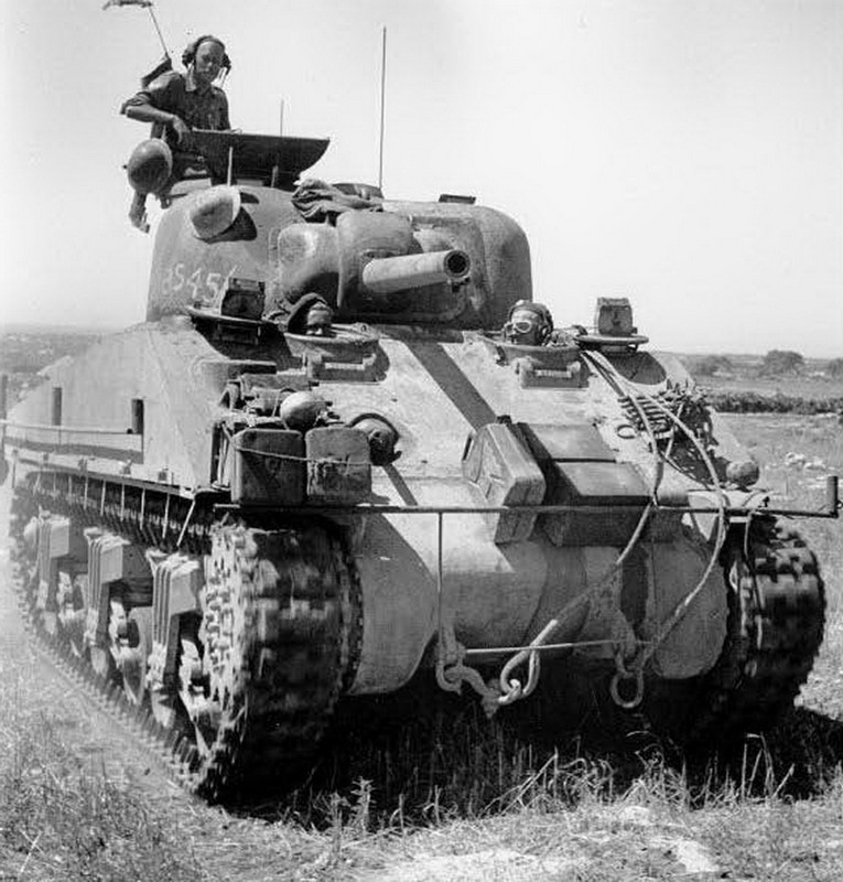 Páginas desdePen & Sword - Images of War - Sherman Tank-Rare Pho