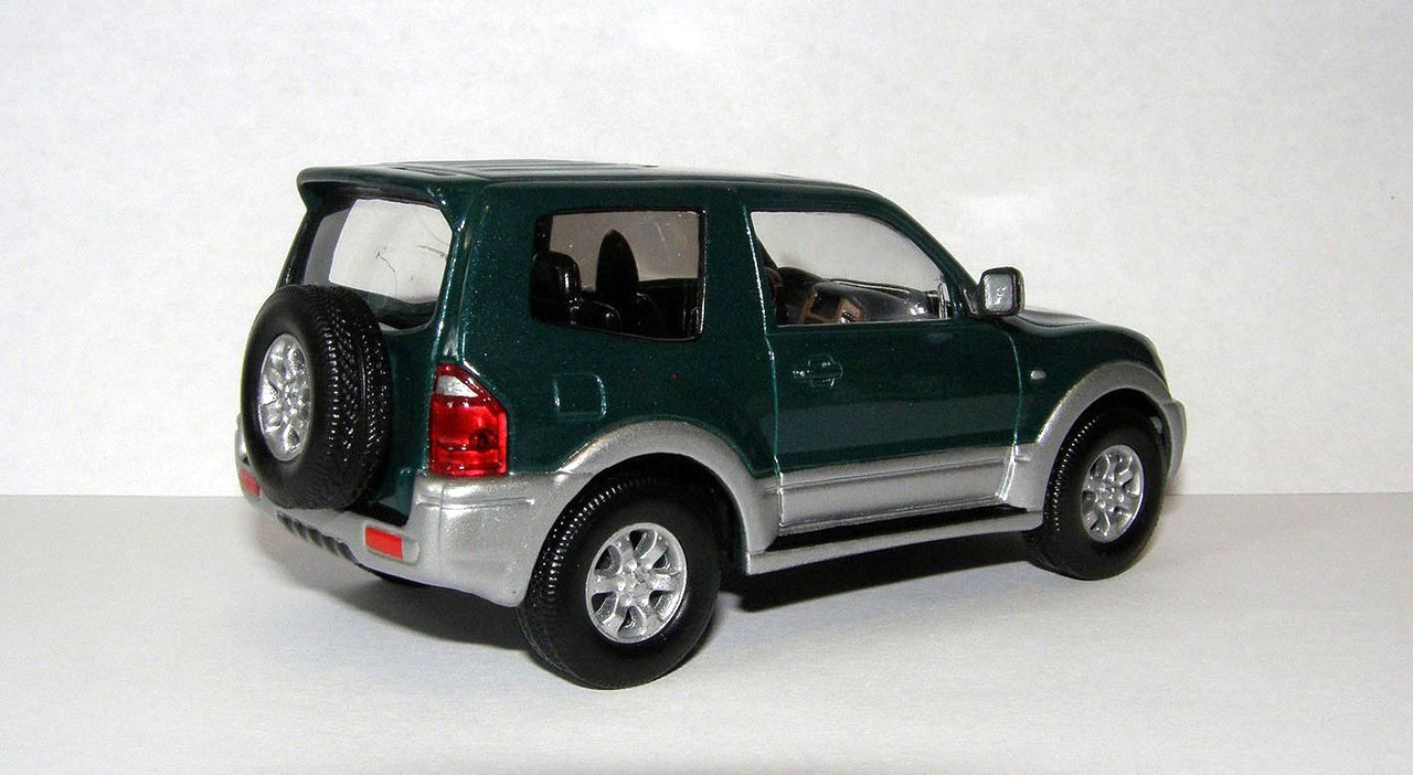 2003 Mitsubishi Pajero (Automaxx) 2