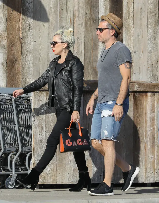 6-1-18-Arriving-at-Vintage-Grocers-store