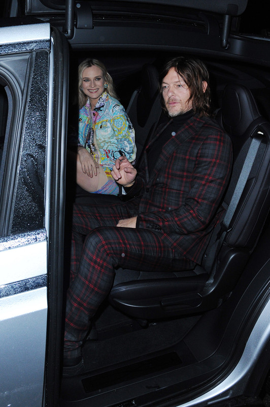 diane-kruger-versace-show-in-nyc-12218-28