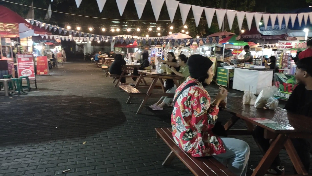 Pasar Takjil Ramadhan, tempat ngabuburit di Solo untuk berburu aneka jajanan untuk buka puasa.