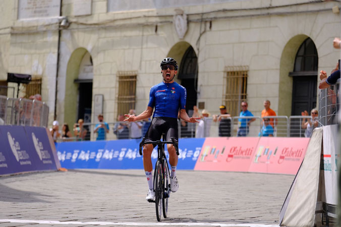La vittoria di Giovanni Carboni a Fano (Foto di Federciciclismo)