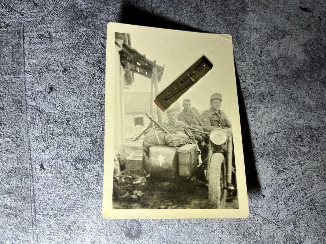 Orig. Foto Gebirgsjäger Beiwagenkrad mit Edelweiß MG 34 mit Zweibein