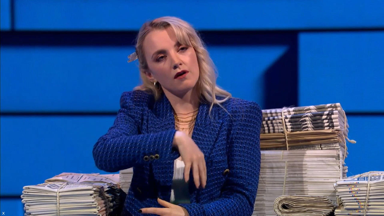 Evanna Lynch 041121.mp4_snapshot_10.47_[2021.11.04_23.57.22]
