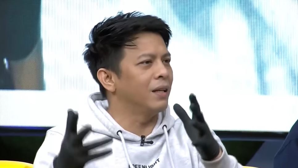 Ariel NOAH saat menjadi bintang tamu acara Okey Bos yang dipandu Raffi Ahmad