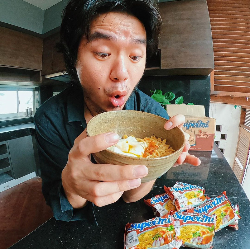 Asoka Remadja penemu teknik masak mi instan 1 menit 45 detik.