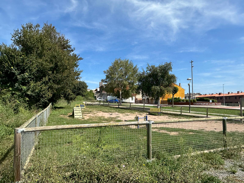 Parc del Torrent - ombra i bancs