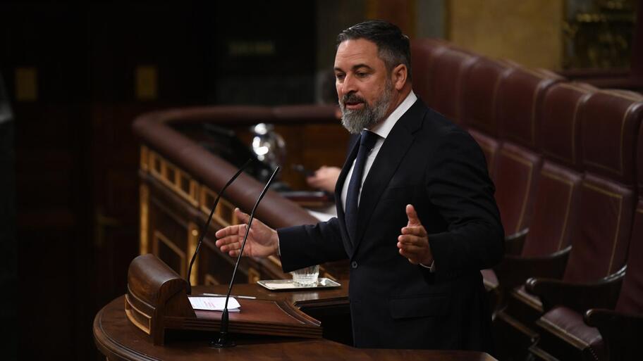 Le Premier ministre fédéral Aureliano Celenza (PUR-GUN), en train de présenter la feuille de route de son gouvernement devant le Sénat de la Grande République, à Columbia, le 6 septembre 2019. Le Premier ministre fédéral Aureliano Celenza (PUR-GUN), en train de présenter la feuille de route de son gouvernement devant le Sénat de la Grande République, à Columbia, le 6 septembre 2019.