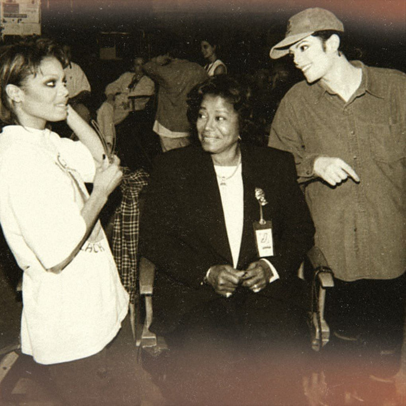 michael-janet-katherine-jackson.jpg