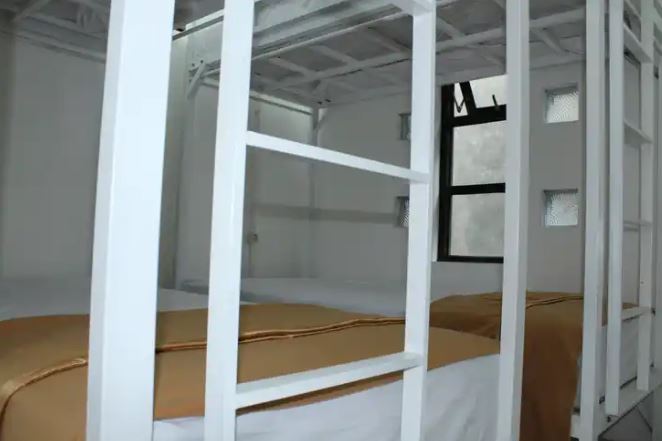 Kamar penginapan di Setia Backpacker