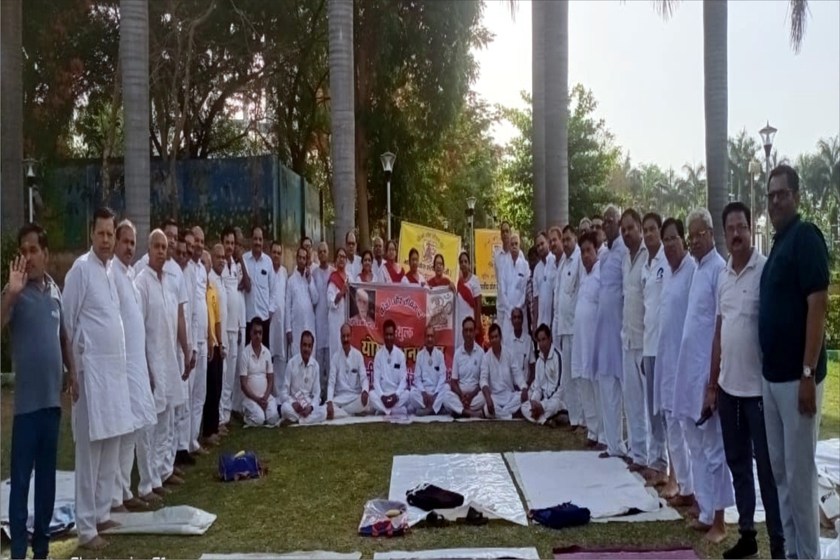 भारतीय योग संस्थान का एक दिवसीय योग शिविर संपन्न