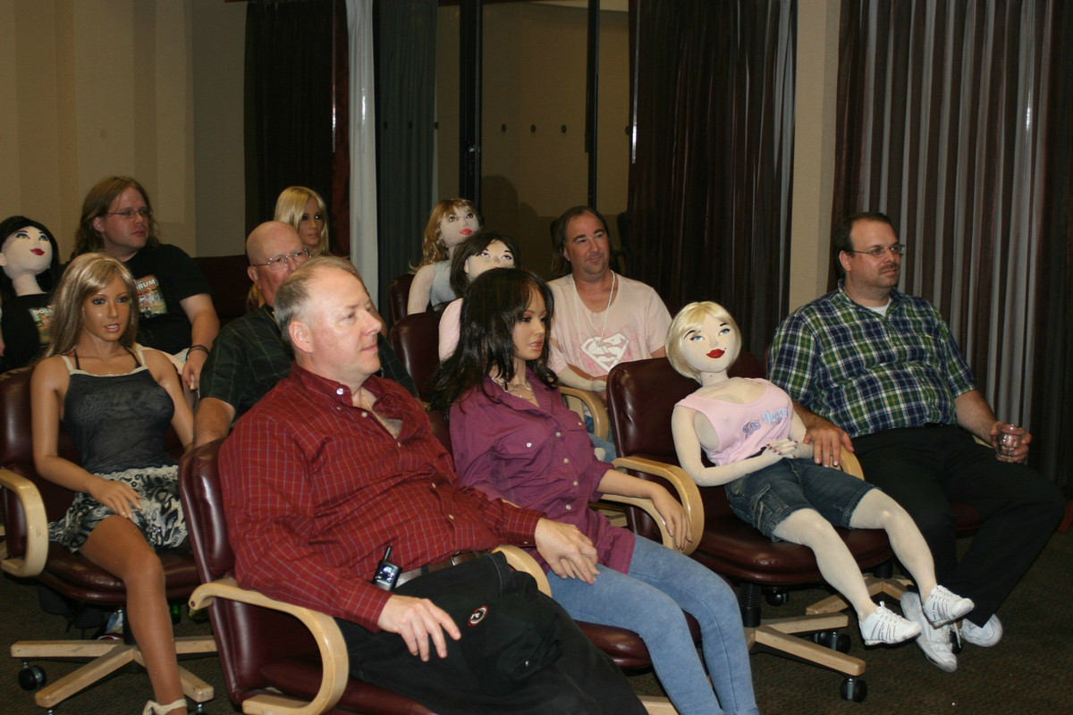 _RealDoll_supportGroup