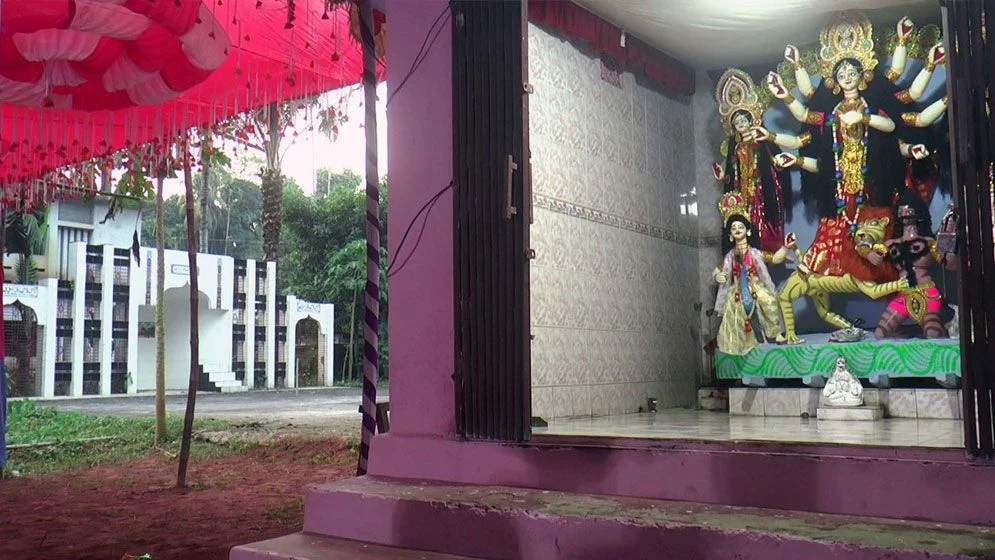 নাগরপুরে ৬ দশক ধরে একই আঙিনায় মসজিদ-পূজা মণ্ডপ