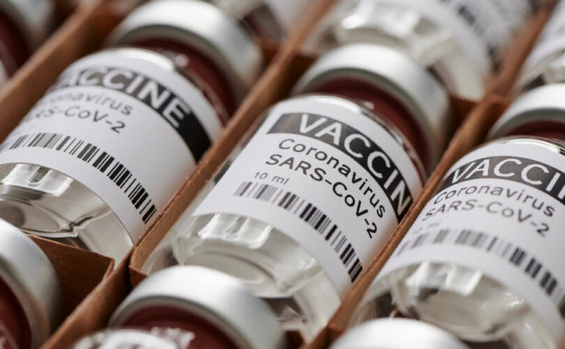 7 proc. nuo koronės marmalizuotų amerikiečių patyrė didelį šalutinį poveikį: apklausa