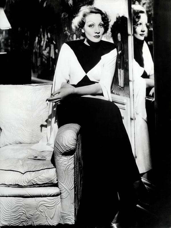 Marlene_Dietrich_b33