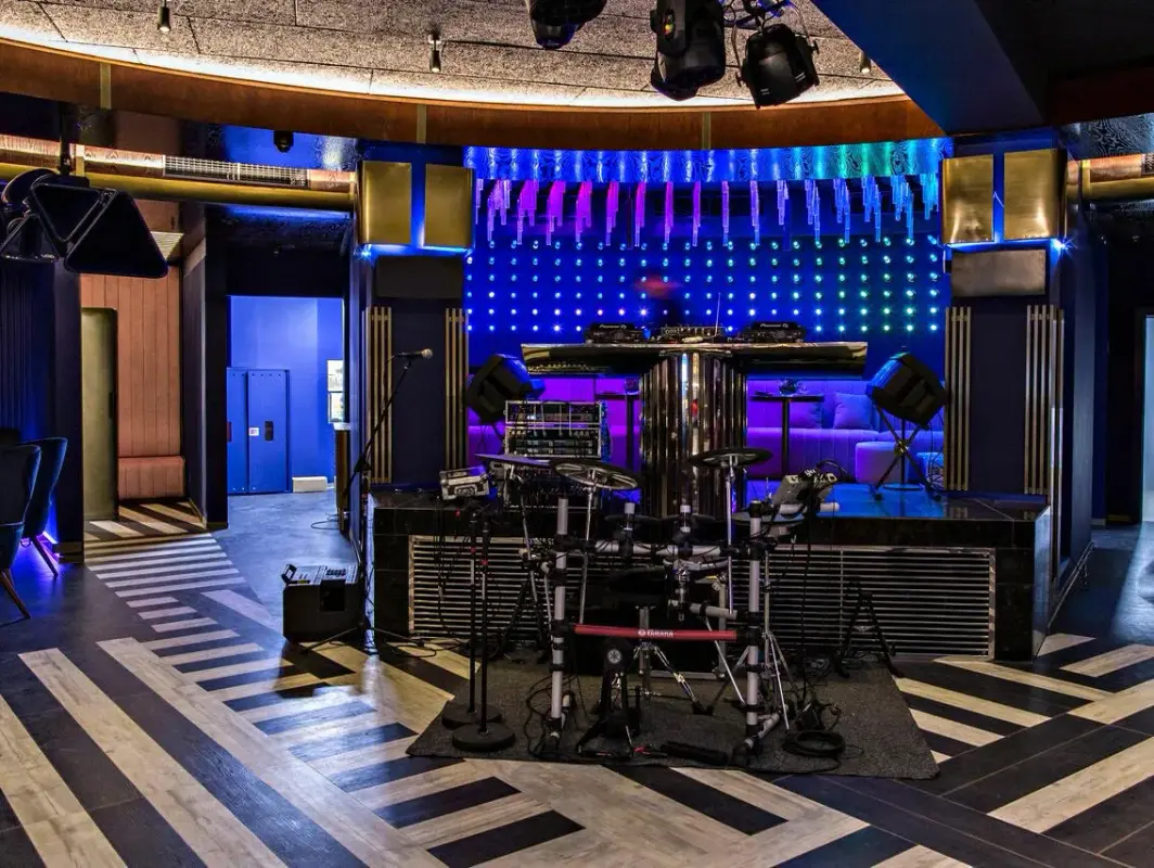 Профессиональное оборудование для ночных клубов от LIGHTDEC