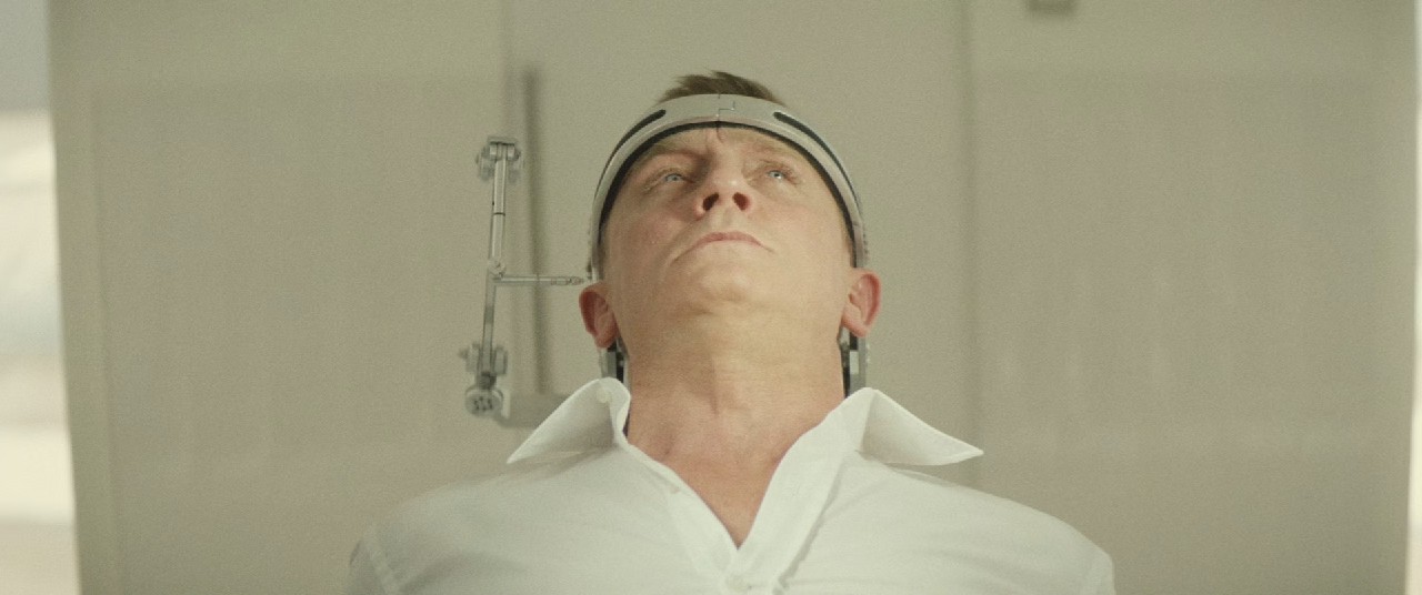 Spectre-2015-Blu-Ray-Hindi-English-1080p-10bit-x265-HEVC-DD-5-1-ESub-mkv-0005